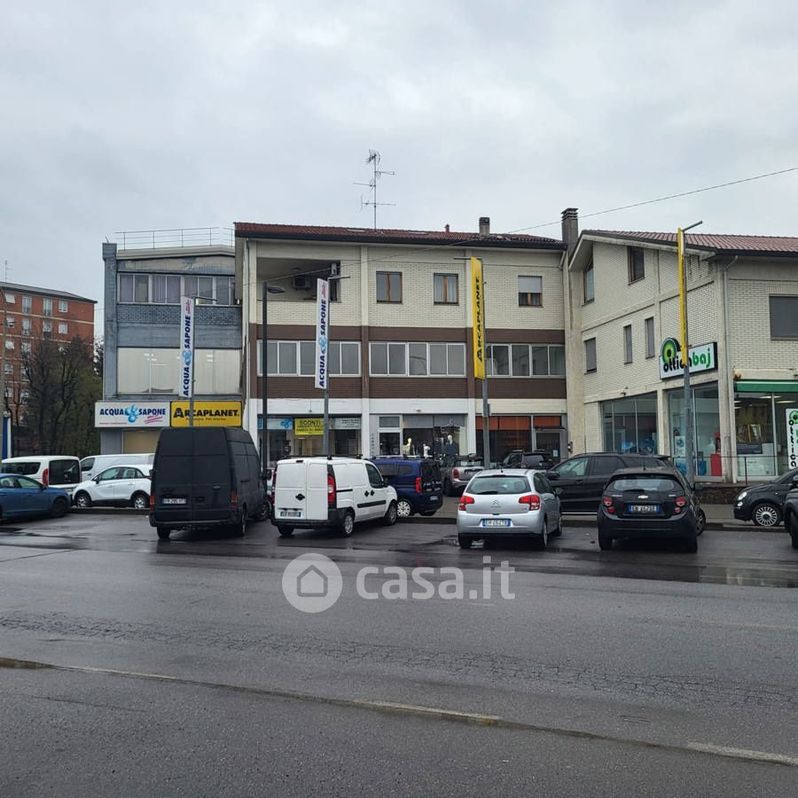 Negozio/Locale commerciale in Affitto in Via Nazionale dei Giovi 45 b a Cesano Maderno