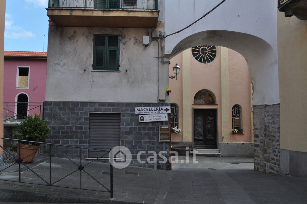 Negozio/Locale commerciale in Vendita in Via San Bernardo Borgo a Brugnato
