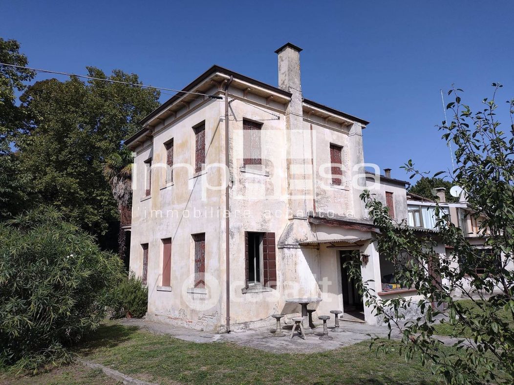 Casa indipendente in Vendita in Viale Gian Giacomo Felissent a Treviso
