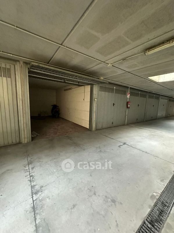 Garage/Posto auto in Vendita in Via A. Grandi 6 a Cesano Boscone
