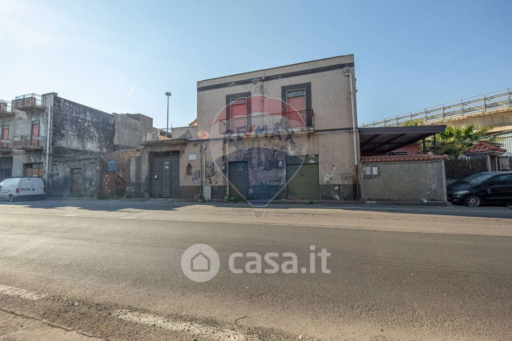 Casa indipendente in Vendita in Via Gelso Bianco 35 a Catania