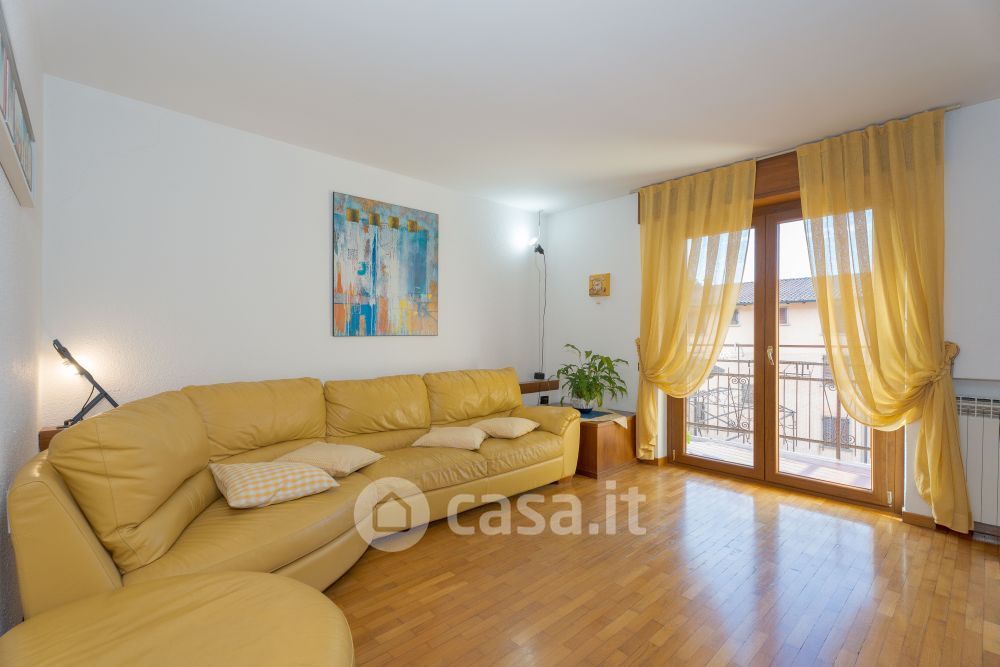 Appartamento in Vendita in Via Antonio Locatelli 19 a Rovetta