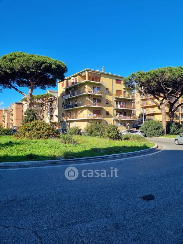 Appartamento in Vendita in Via Capo Passero a Roma