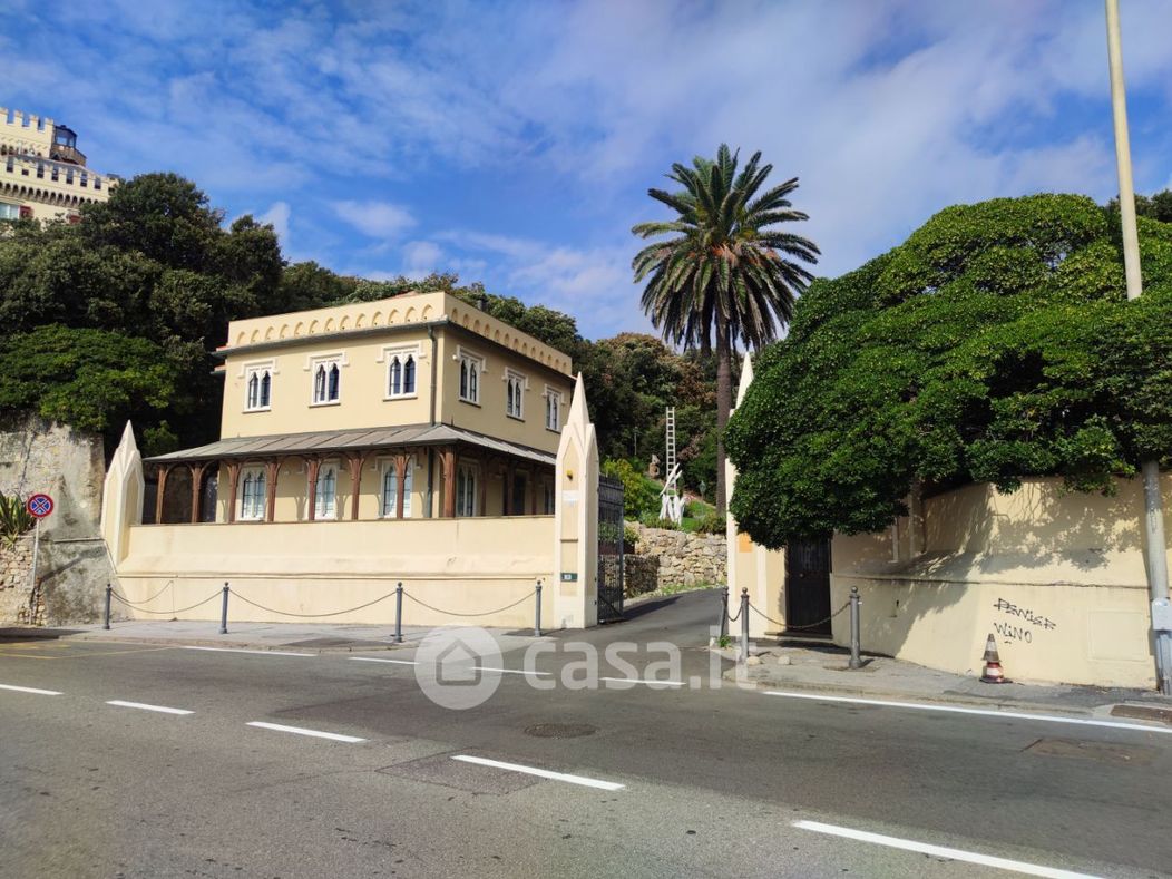 Casa Bi/Trifamiliare in Vendita in Via V Maggio a Genova