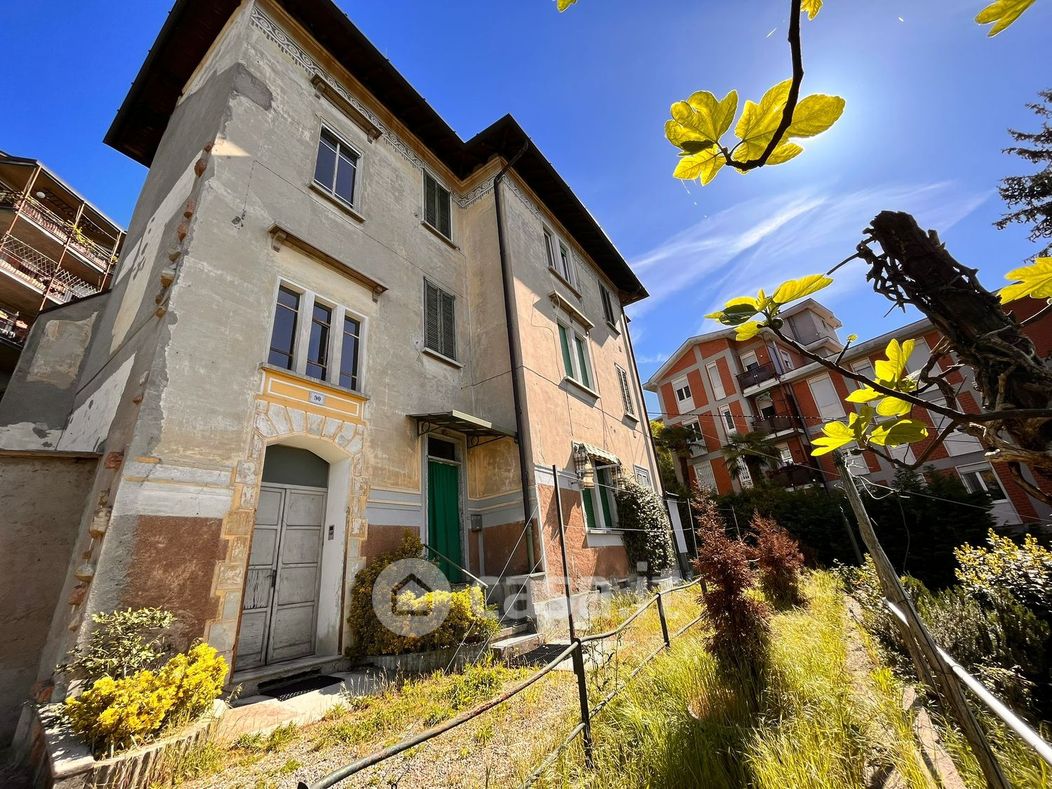 Appartamento in Vendita in Via Crispi 90 a Varese