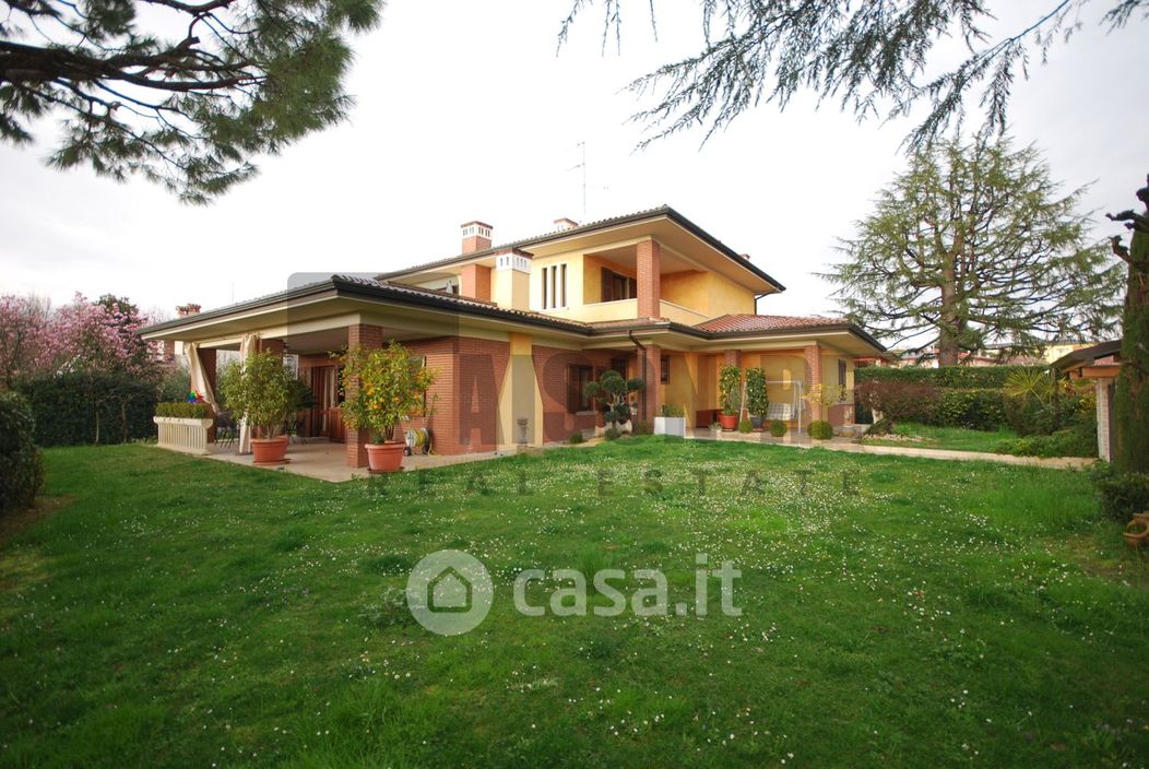 Villa in Vendita in Via Momangione 12 a Bedizzole