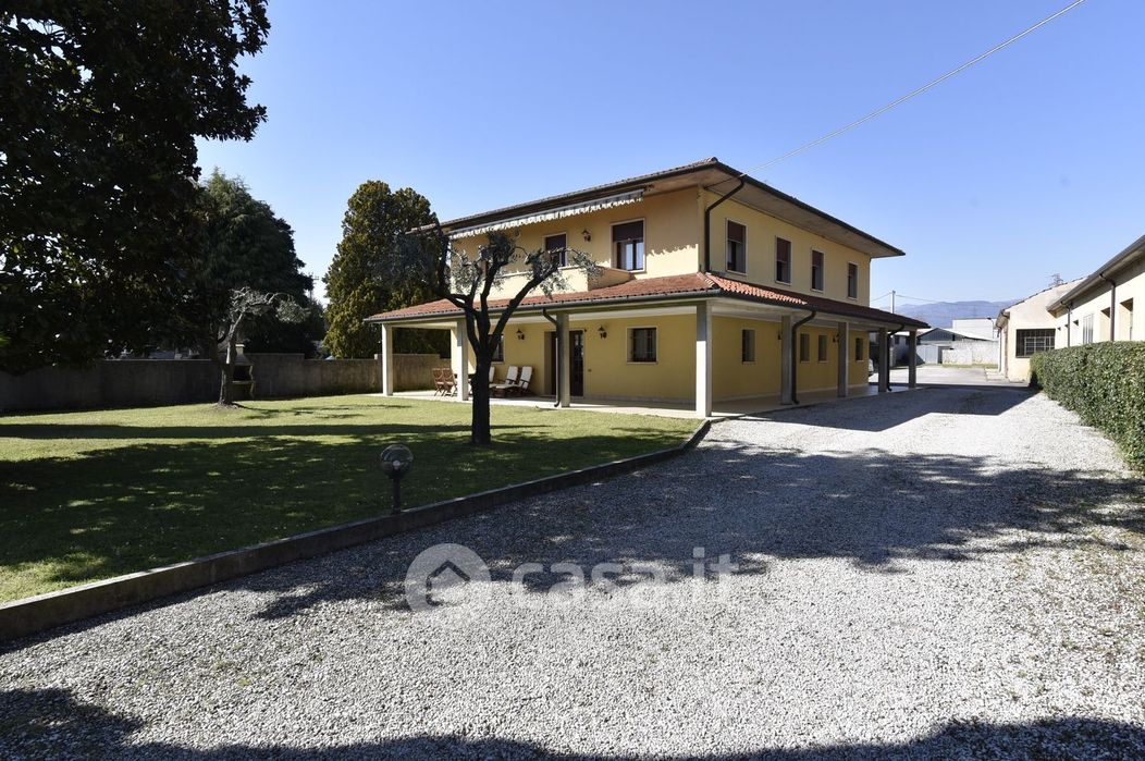 Villa in Vendita in Via Ca' Minotto a Rosà