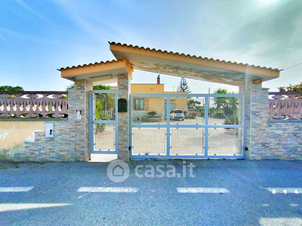 Villa in Vendita in Contrada Montenegro 11 a Brindisi