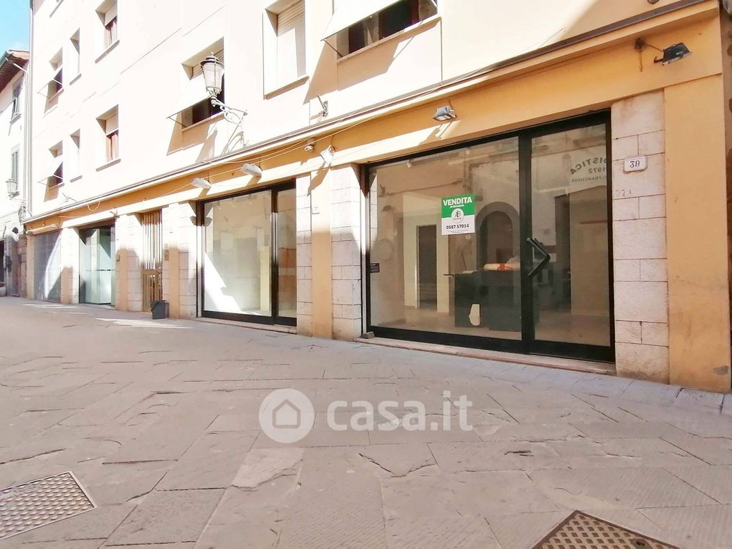 Negozio/Locale commerciale in Vendita in Via Guglielmo Marconi 37 a Castelfranco di Sotto