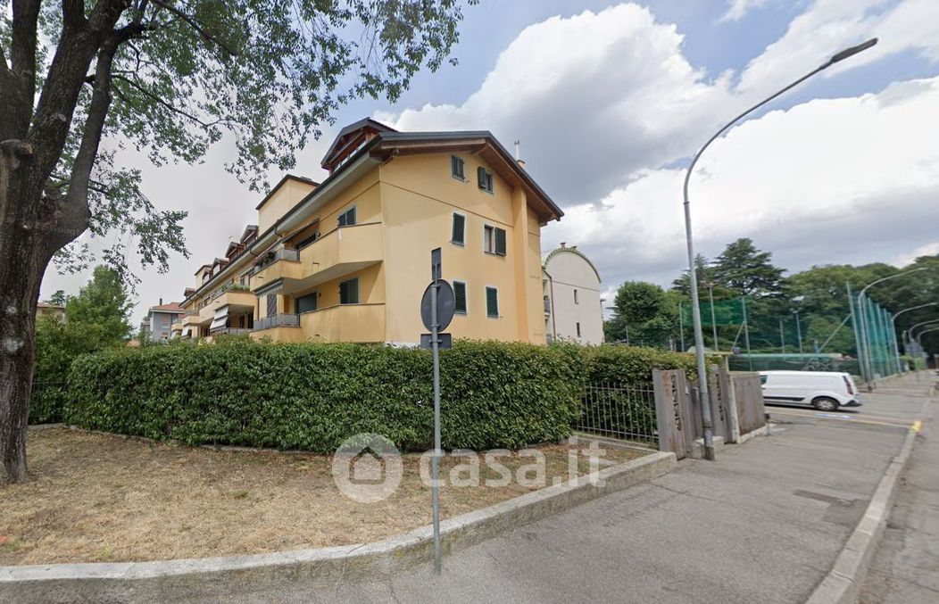 Appartamento in Vendita in Via Carlo Montanari 16 A a Monza