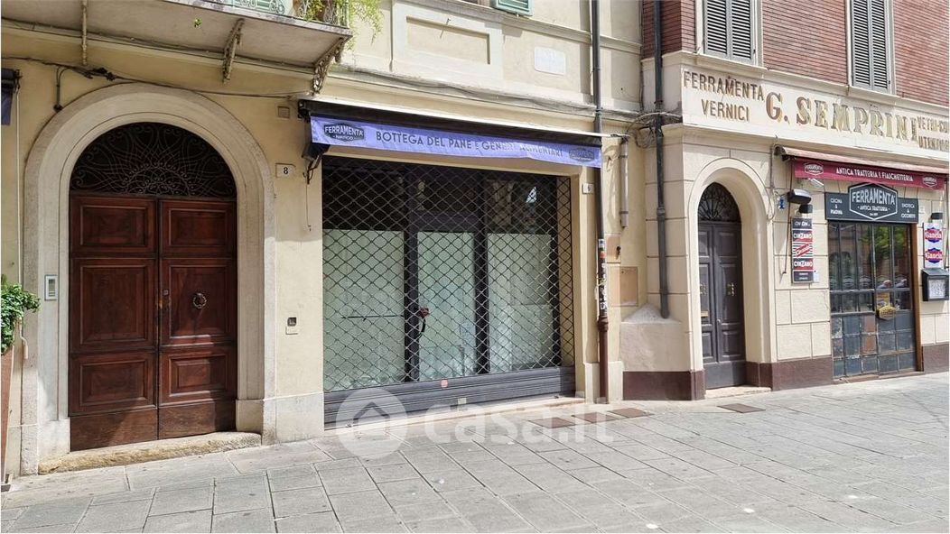 Negozio/Locale commerciale in Affitto in Via Rino Molari 6 a Santarcangelo di Romagna