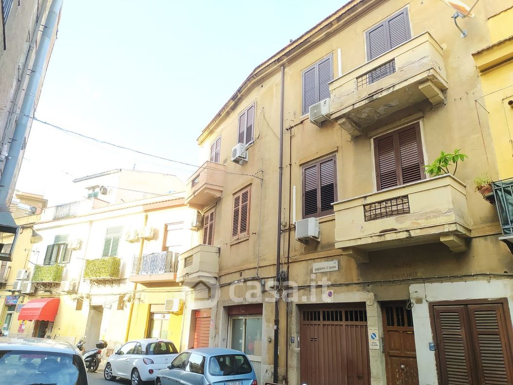 Negozio/Locale commerciale in Vendita in Via Guglielmo Il Buono 1 a Palermo