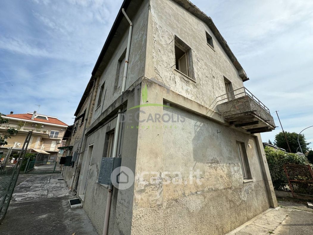 Casa indipendente in Vendita in Via della Stazione 14 a Ascoli Piceno