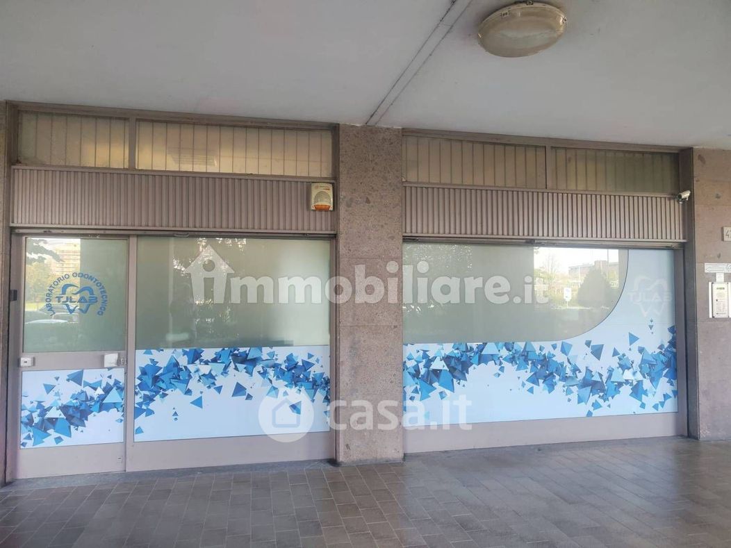 Negozio/Locale commerciale in Vendita in Via Molinetto di Lorenteggio a Milano