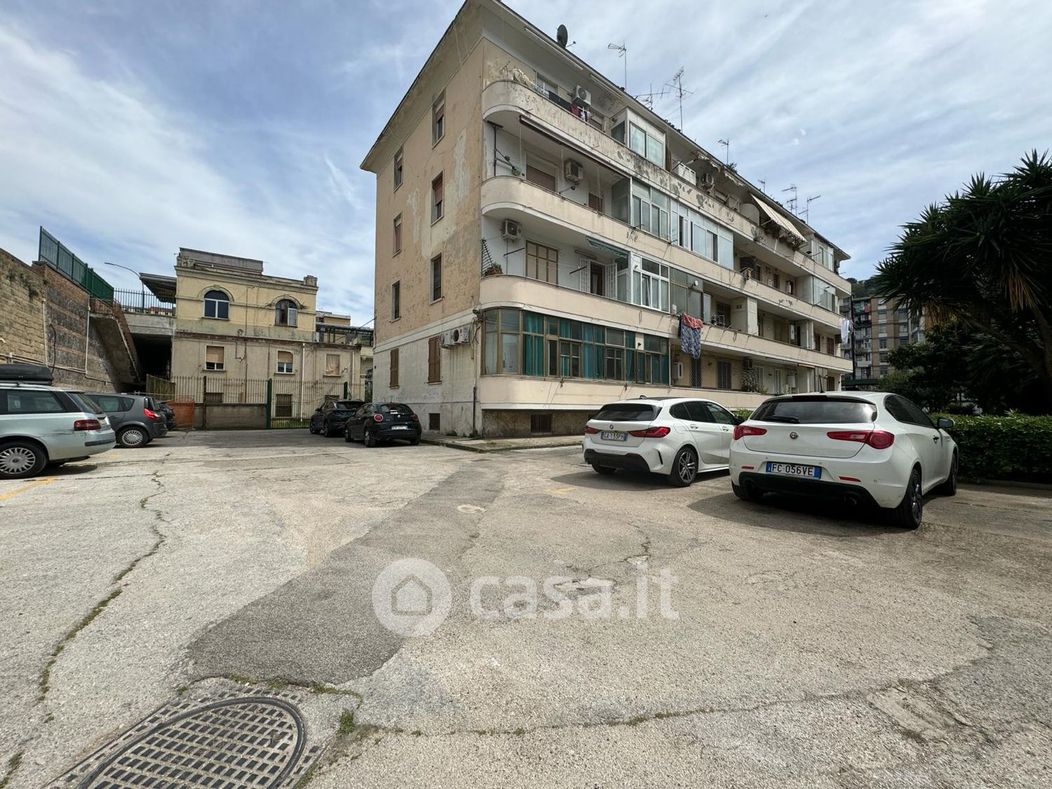 Appartamento in Vendita in Via Giulio Cesare 107 a Napoli