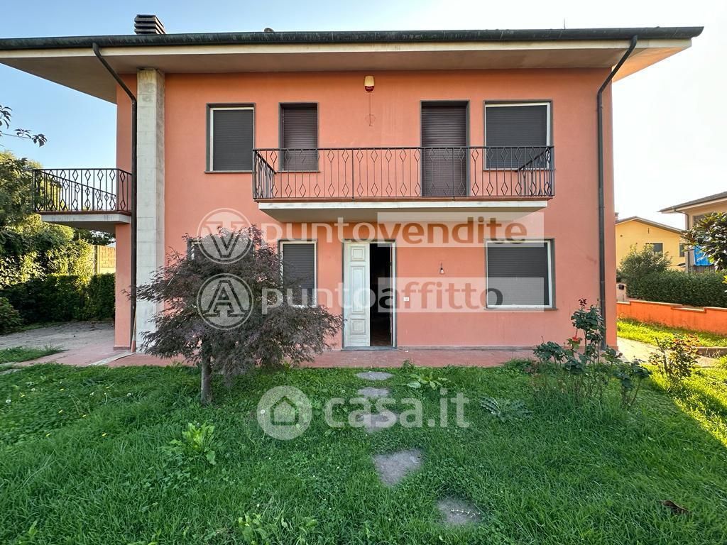 Villa in Vendita in Via del Secco 55100 a Lucca