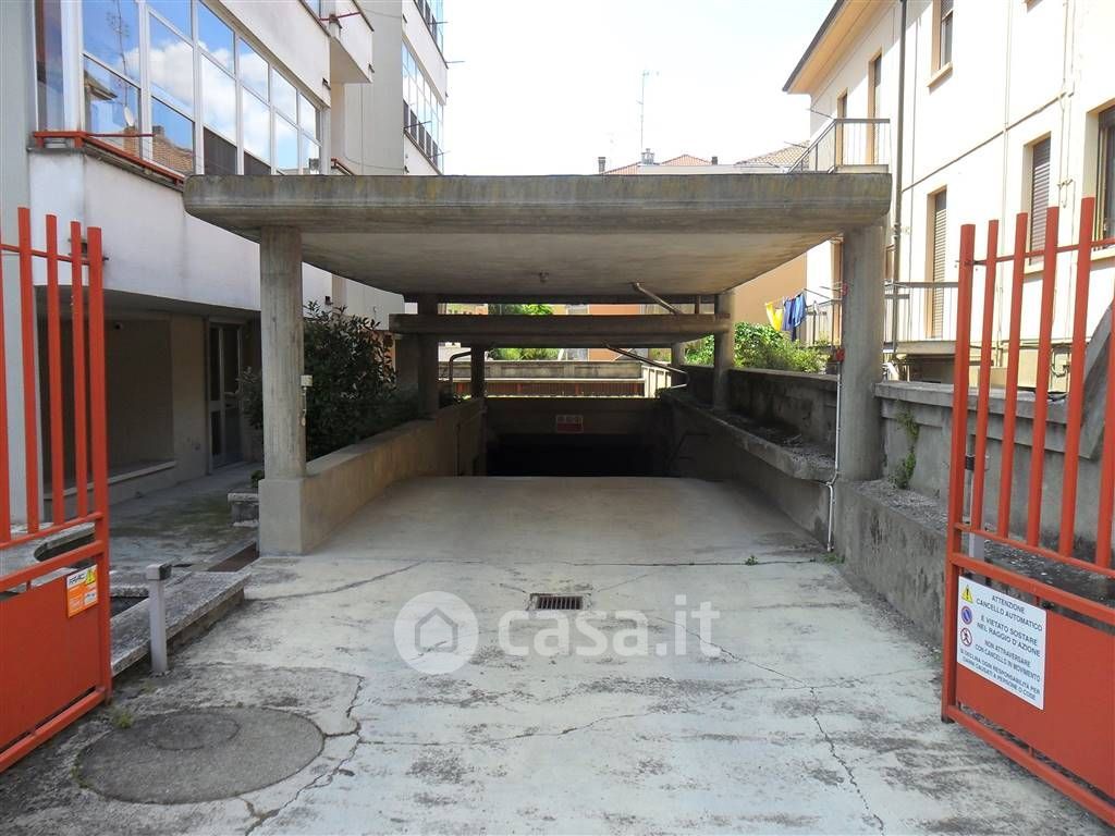 Garage/Posto auto in Vendita in a Vercelli