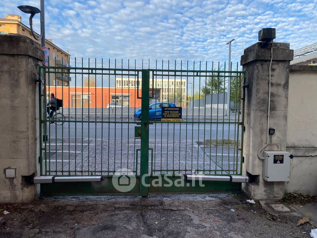 Garage/Posto auto in Affitto in Via FIORAVANTI a Bologna