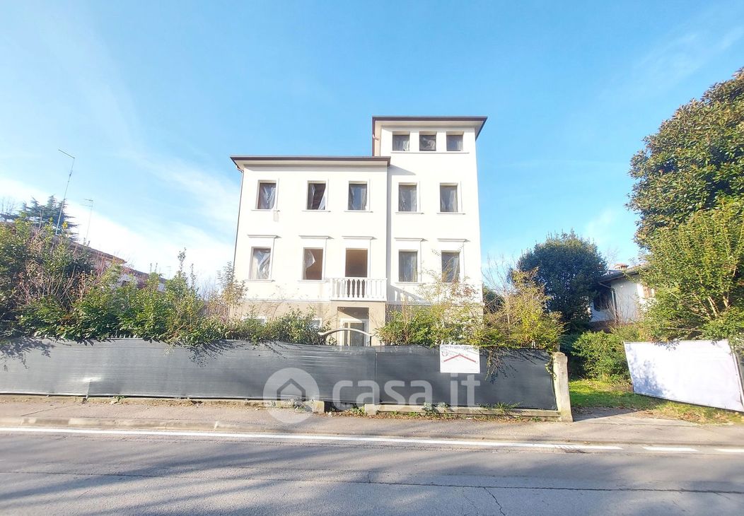 Villa in Vendita in Via Montello 13 a Treviso