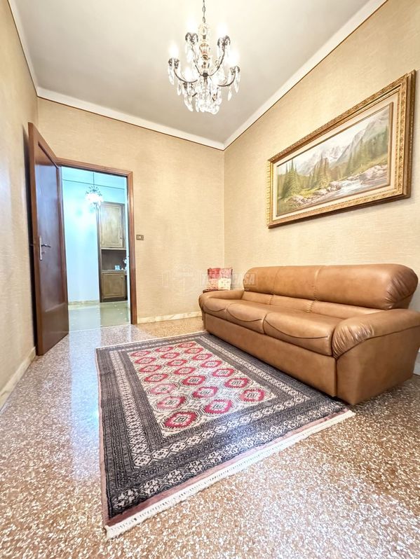 Appartamento in Vendita in Via Antonio Caveri a Genova