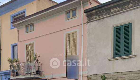 Casa indipendente in Vendita in Via Pistoiese a Prato