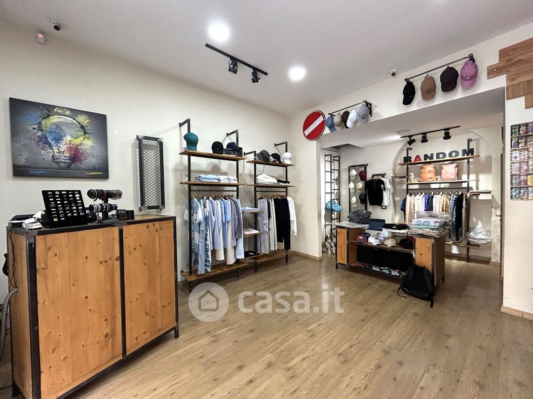 Negozio/Locale commerciale in Vendita in Via Arenaccia a Napoli