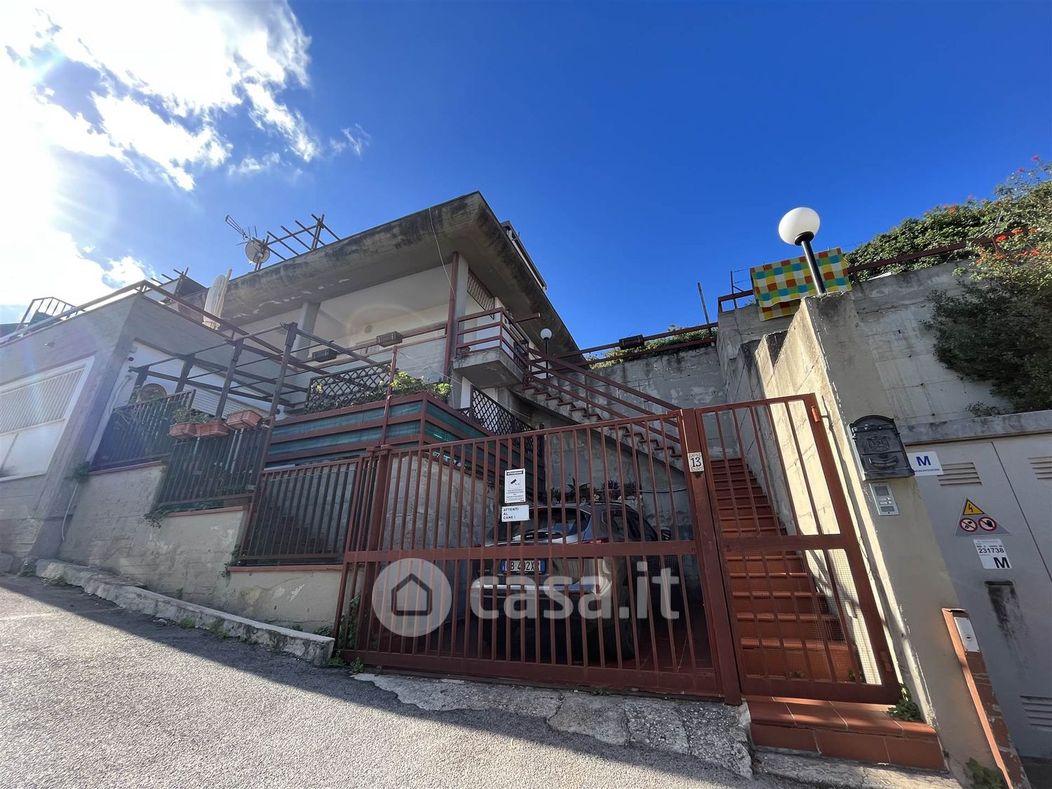 Casa Bi/Trifamiliare in Vendita in Via Ferrario Rosina 13 a Palermo