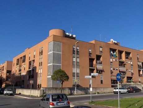 Appartamento in Vendita in Via Roberto Crippa 48 a Roma