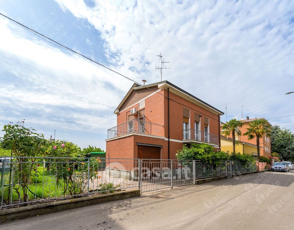 Villa in Vendita in Via Andrea Navagero 36 a Modena
