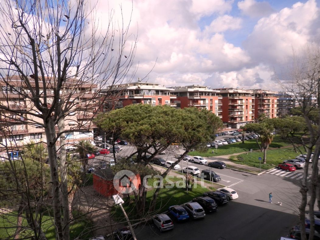 Appartamento in Vendita in Via Isole del Capo Verde a Roma