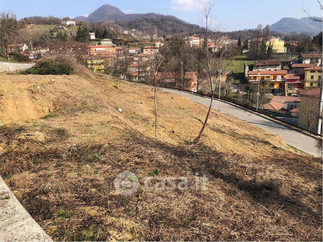 Terreno edificabile in Vendita in Via dei Cerri a Almenno San Bartolomeo