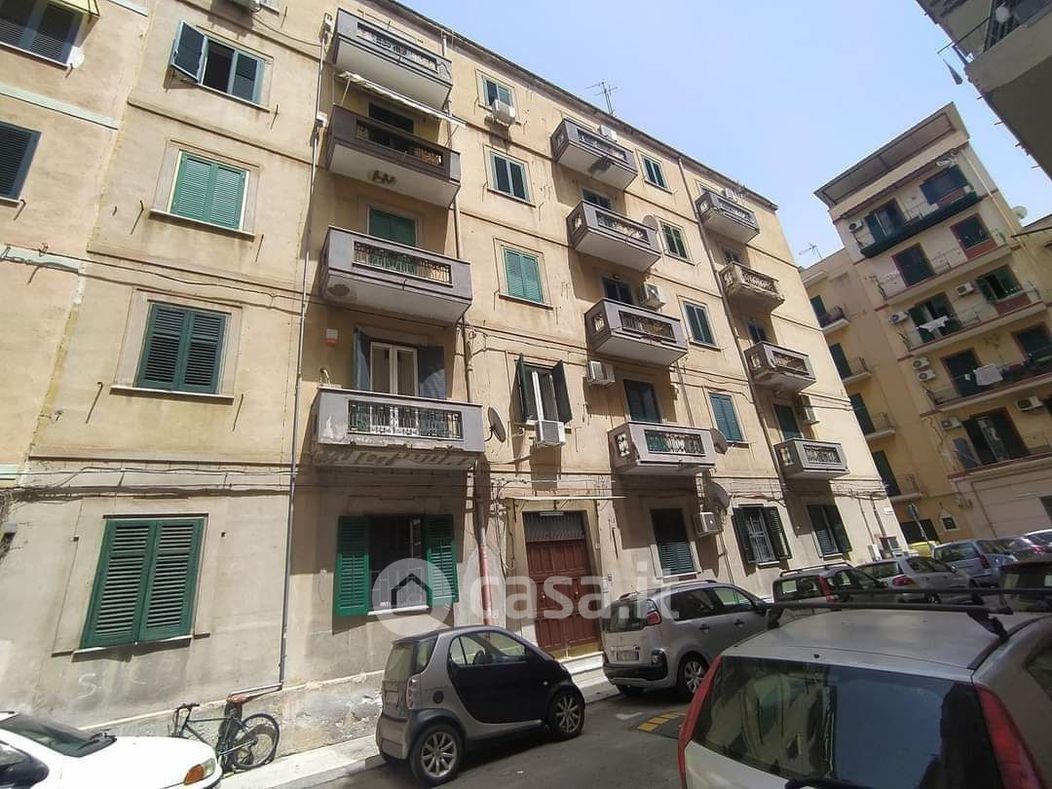 Appartamento in Vendita in Via Filippo de Lignamine a Palermo