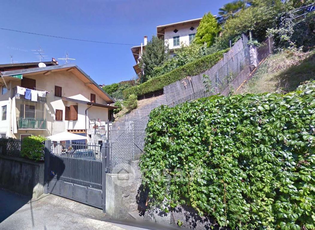 Casa Bi/Trifamiliare in Vendita in Via Maestra 29 a Biella