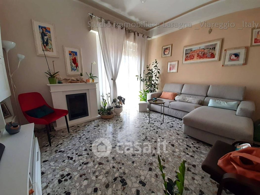 Appartamento in Vendita in Via Antonio Fratti a Viareggio