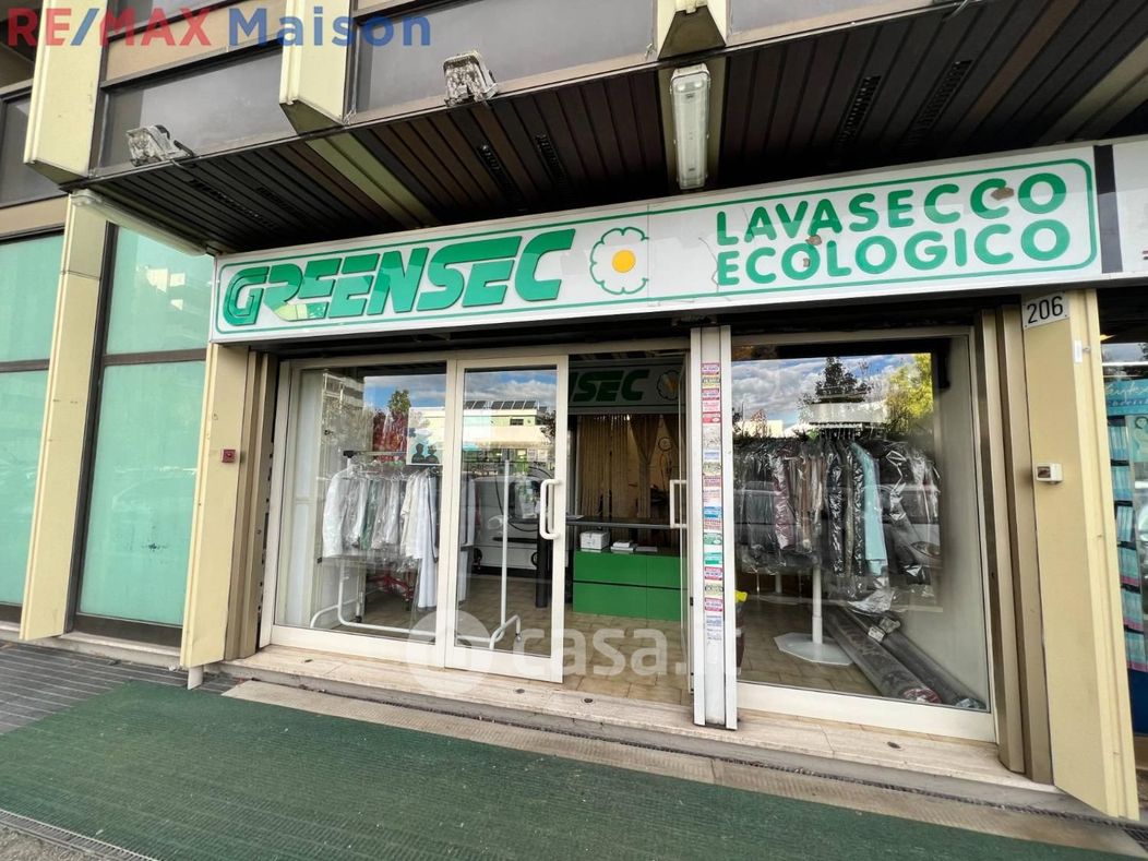 Negozio/Locale commerciale in Vendita in Via Andrea Meldola 206 a Roma