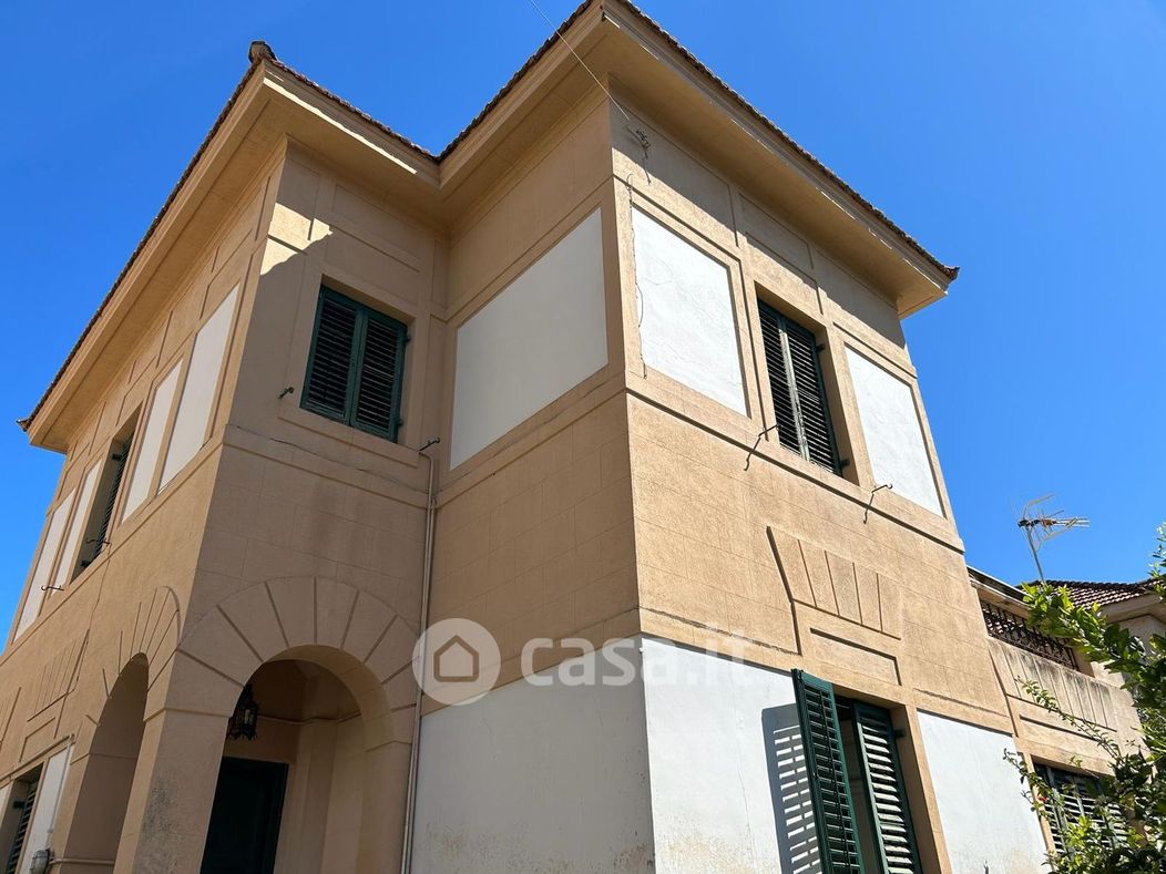 Villa in Vendita in Viale dei Pioppi a Palermo