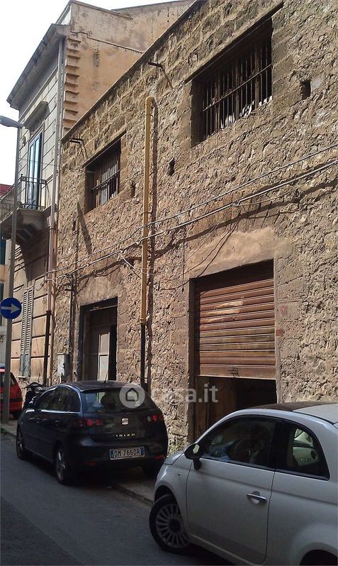 Negozio/Locale commerciale in Affitto in Via Giuseppe Whitaker 1 -13 a Palermo