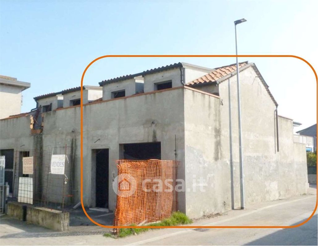 Casa Bi/Trifamiliare in Vendita in Strada Statale Romea a Chioggia