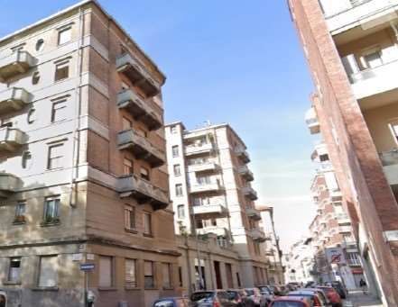 Appartamento in Vendita in Via Varese a Torino