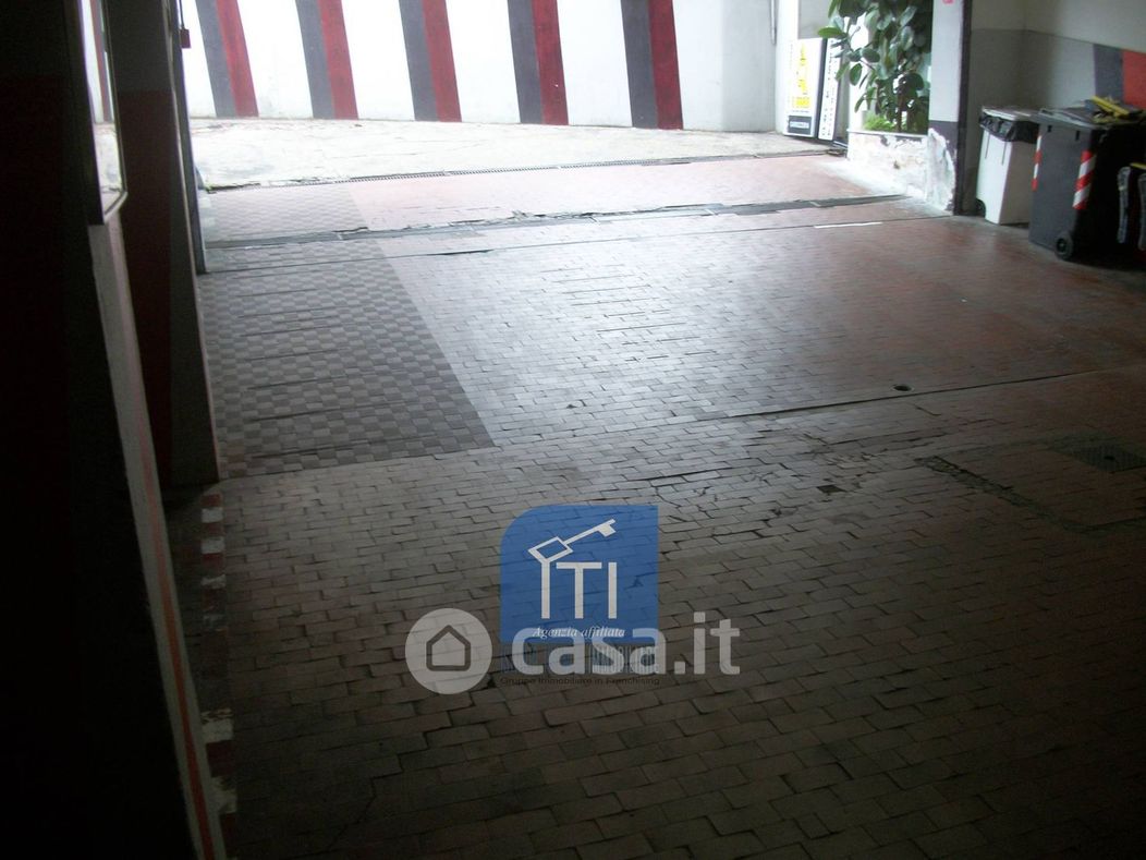 Negozio/Locale commerciale in Vendita in Via Francesco Sapori 101 a Roma