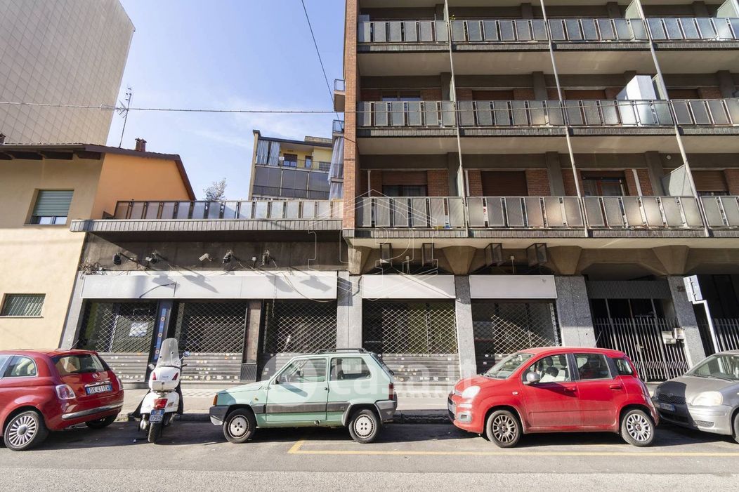 Negozio/Locale commerciale in Affitto in Via Lanzo 23 a Torino