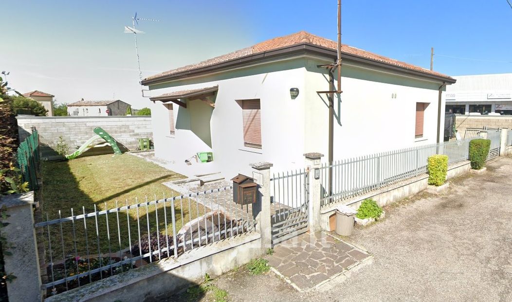 Casa indipendente in Vendita in Via Umberto I 6 a Bovolone