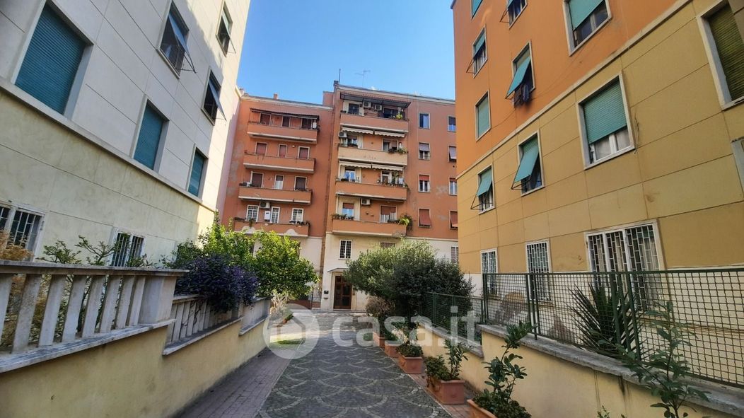 Appartamento in Vendita in Via Matera a Roma