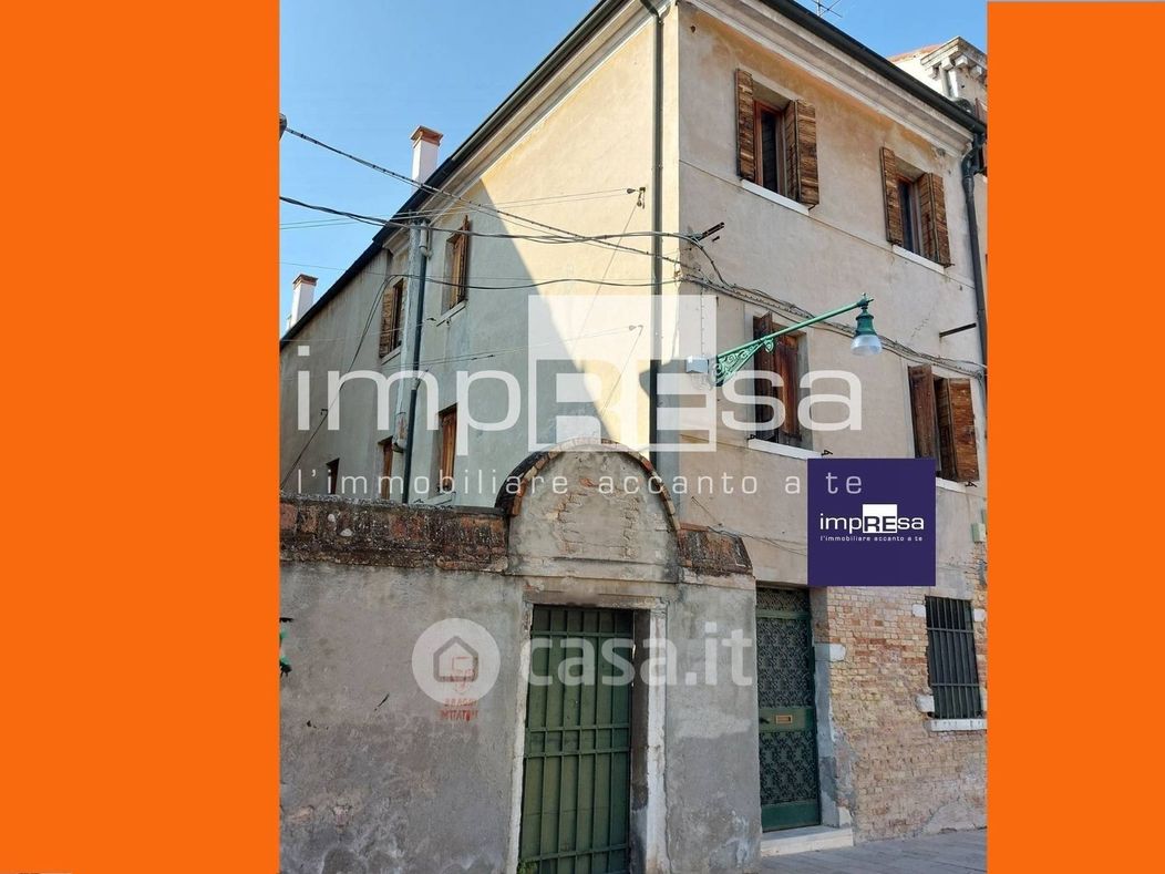 Casa indipendente in Vendita in Calle Lunga San Barnaba 2753 -2858 a Venezia