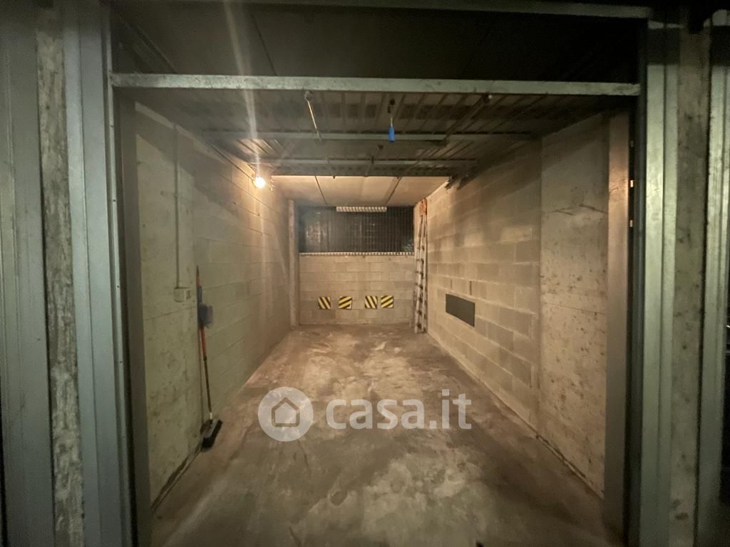 Garage/Posto auto in Vendita in Viale Cassala 51 a Milano