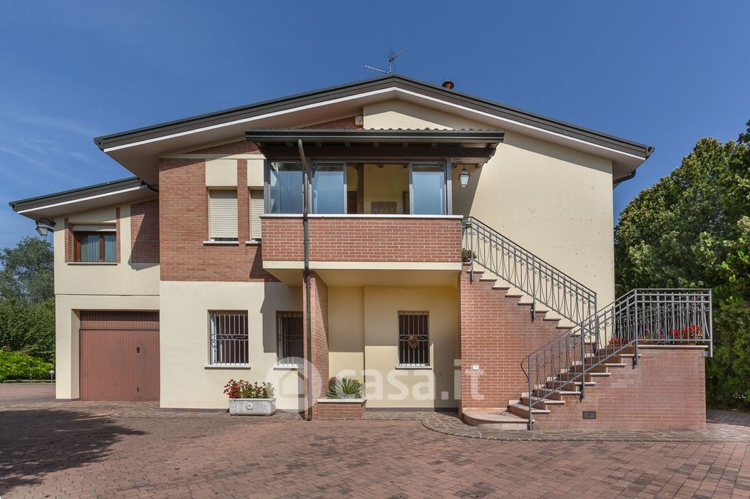 Villa in Vendita in a Ferrara