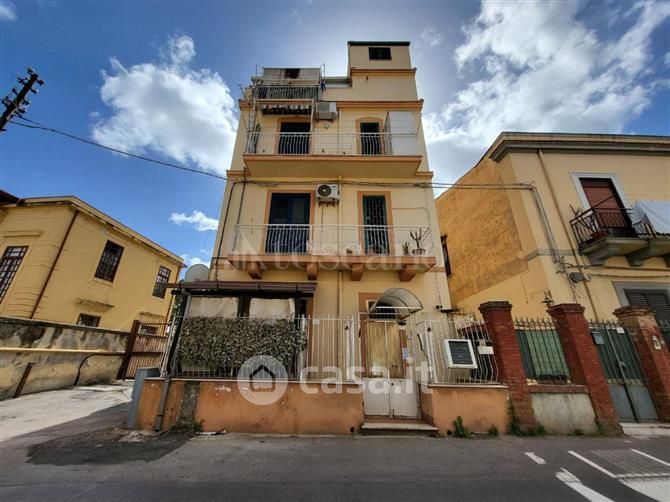 Appartamento in Vendita in Via Cruillas a Palermo