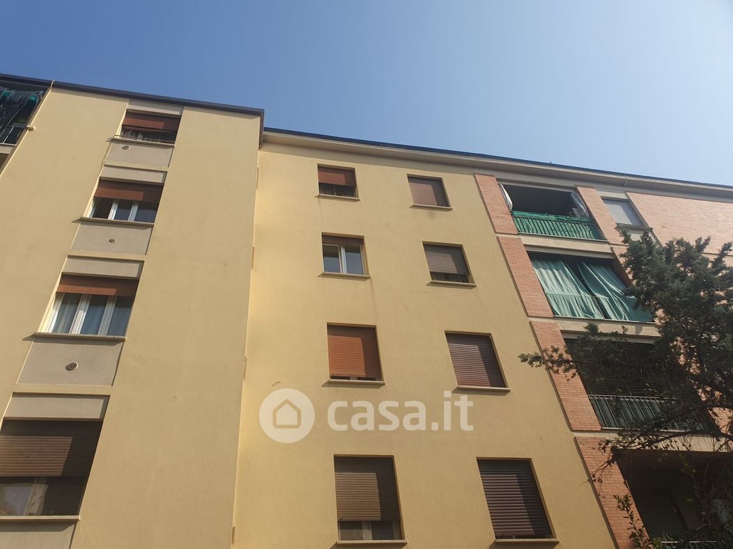 Appartamento in Vendita in Via Umberto Giordano a Bologna