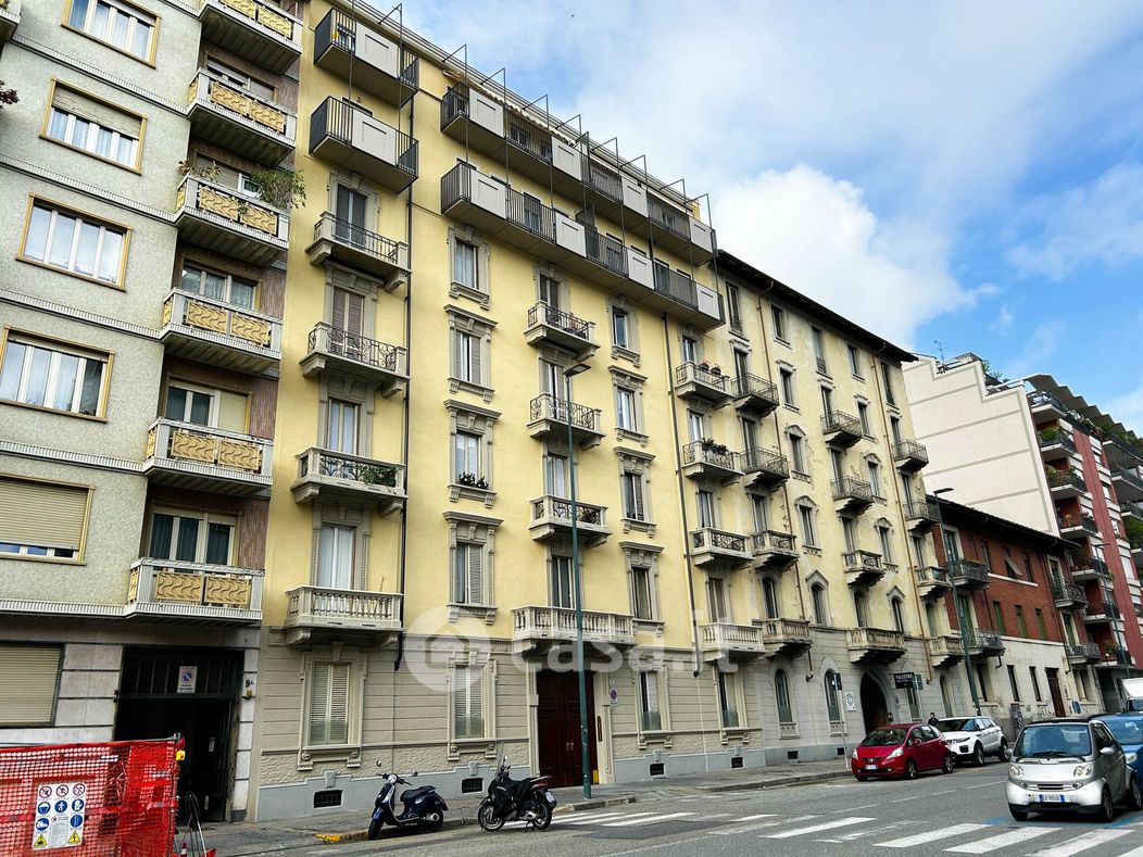 Appartamento in Vendita in Via Enrico Cialdini 11 a Torino