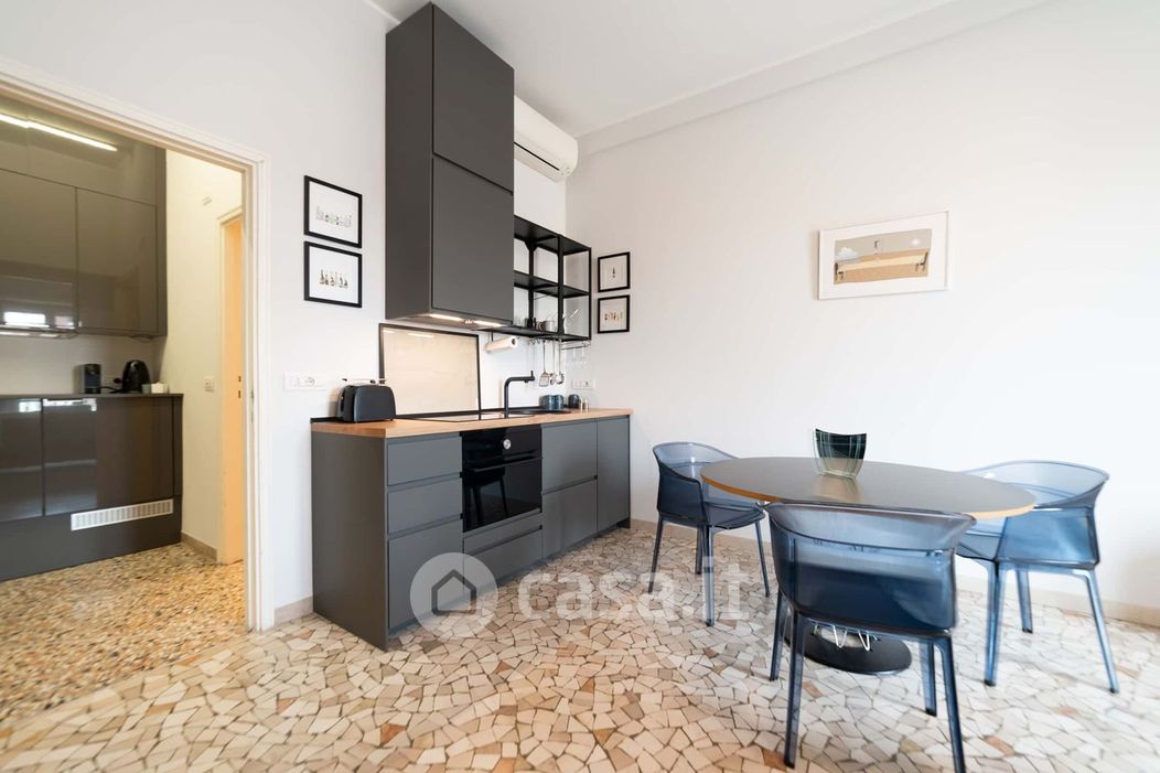 Appartamento in Affitto in Via Edmondo de Amicis 4 a Milano